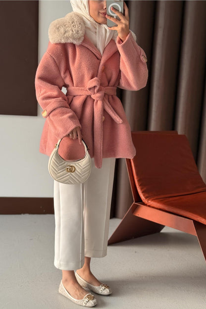 Yakası Kürk Detaylı Kaban Pembe