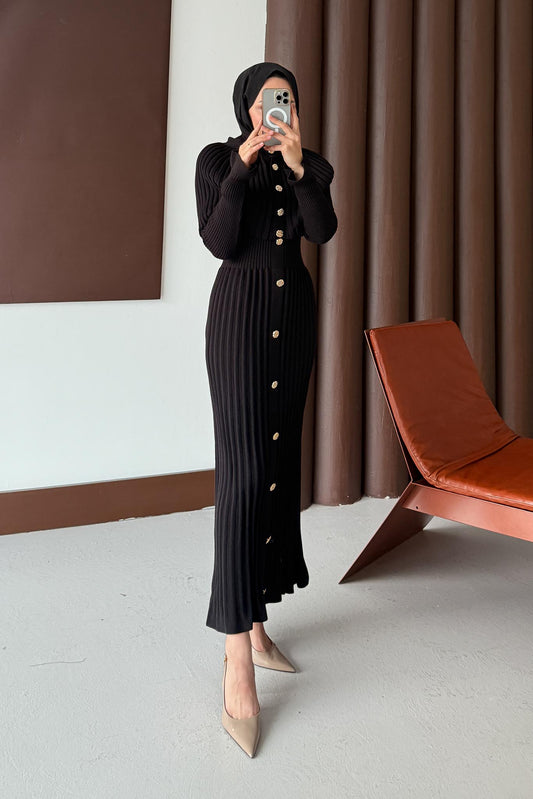 Pelerin Broş Düğmeli Elbise Siyah