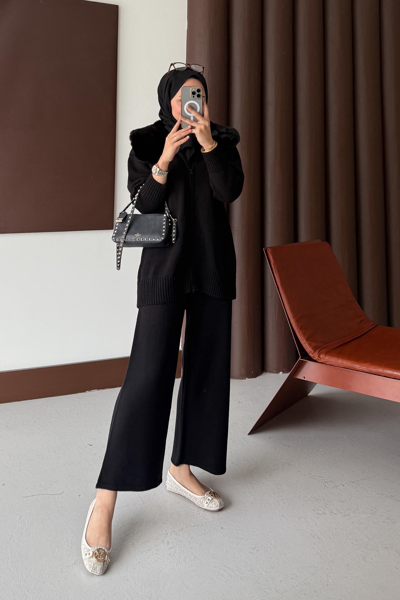 Yakası Kürklü Triko Takım Siyah