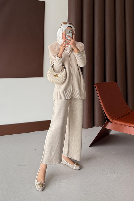 Yakası Kürklü Triko Takım Bej (Ön Sipariştedir)
